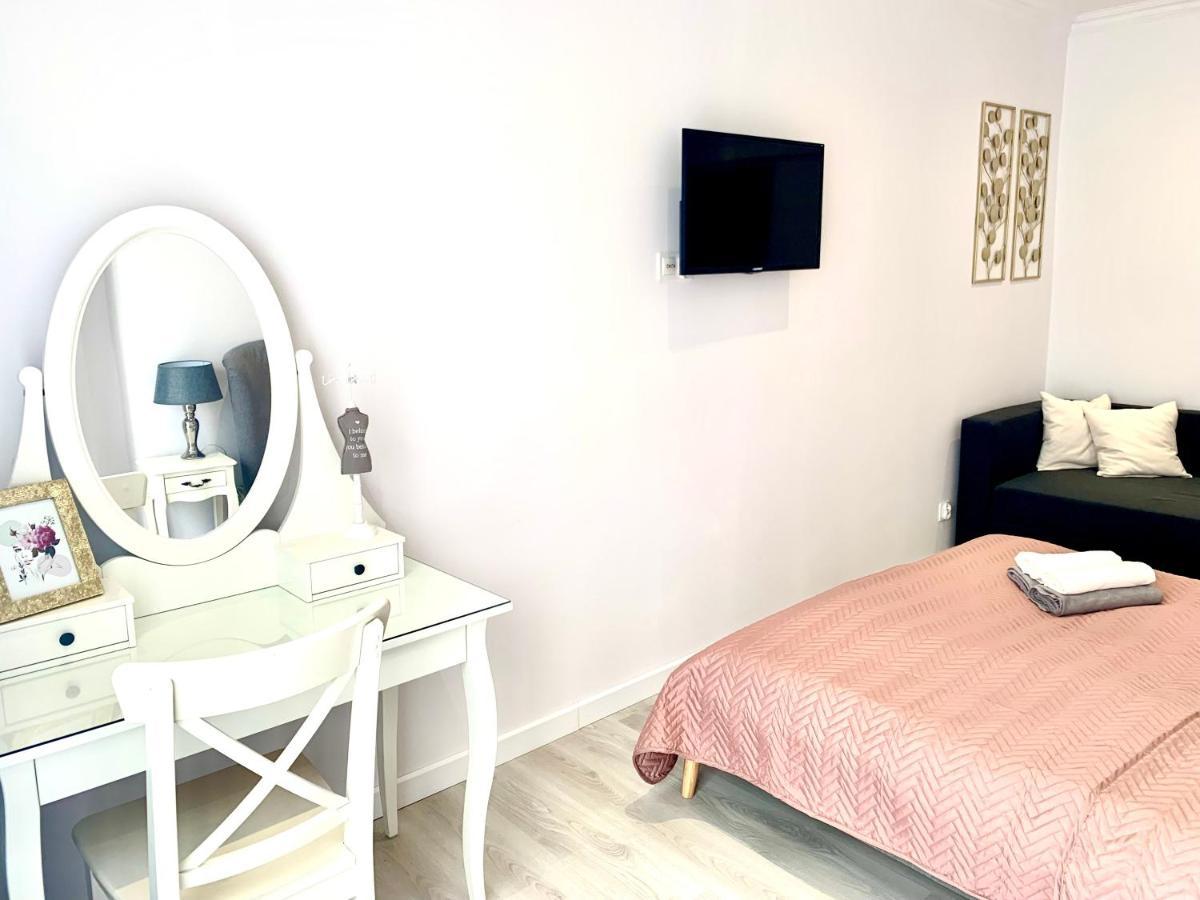 Apartamenty Sienkiewicza - Bezplatny Parking, Centrum, Park, Fv Келце Екстериор снимка